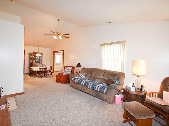 3rd image of 1139 E Apple Blossom Ln