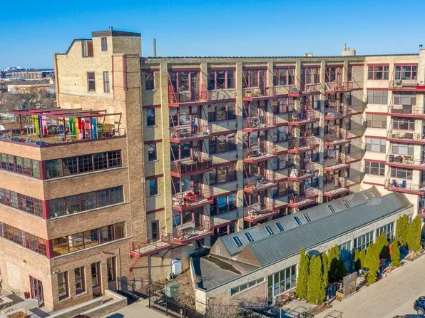 215 West Maple STREET #202, Milwaukee, WI 53204