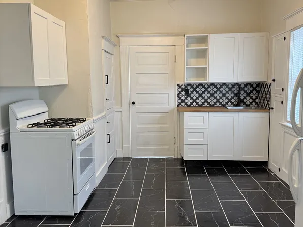 1404 SE Madison St #1, Portland, OR 97214