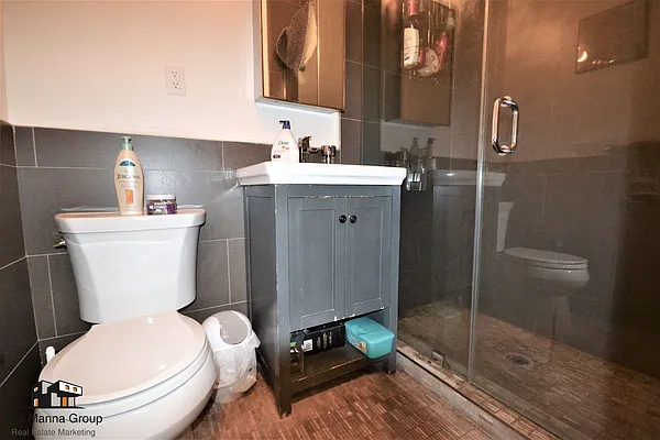 Rented by Bold New York | media 24