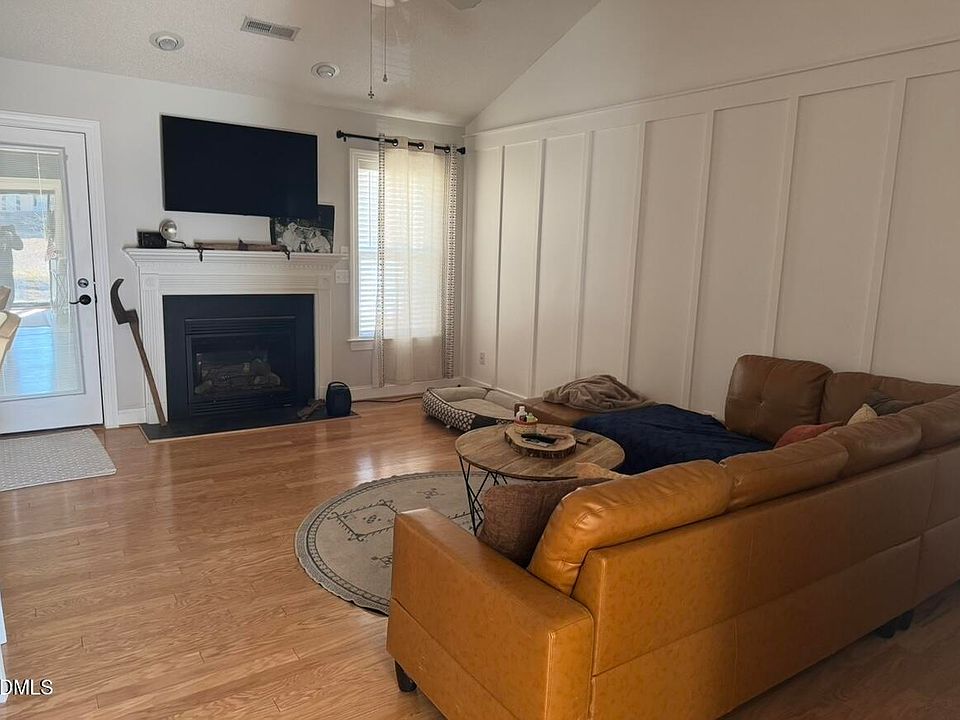 2nd image of 525 Victoria Hills Dr S