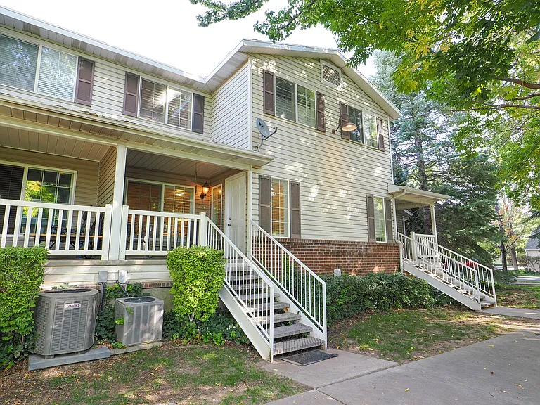 274 E Millpoint Pl — Photo 28