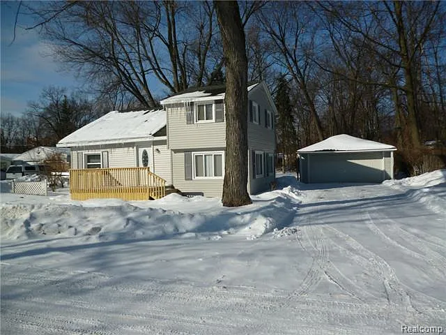 2987 Cloverdale photo 1