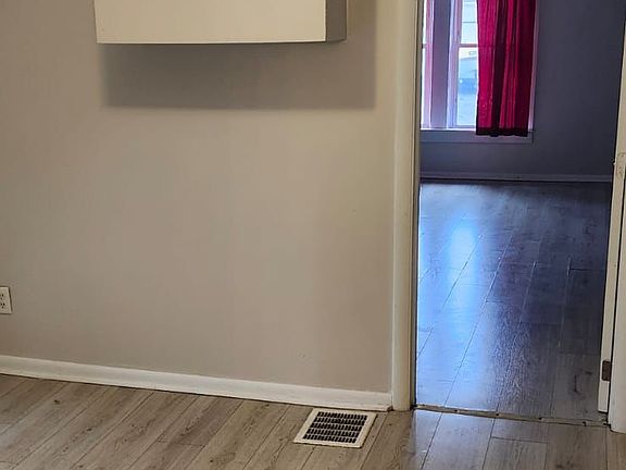 5th image of 708 E Laurel St #2