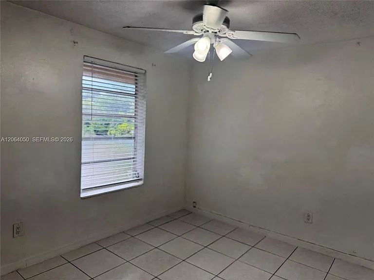11 SW 32nd Ave #4 — Photo 11