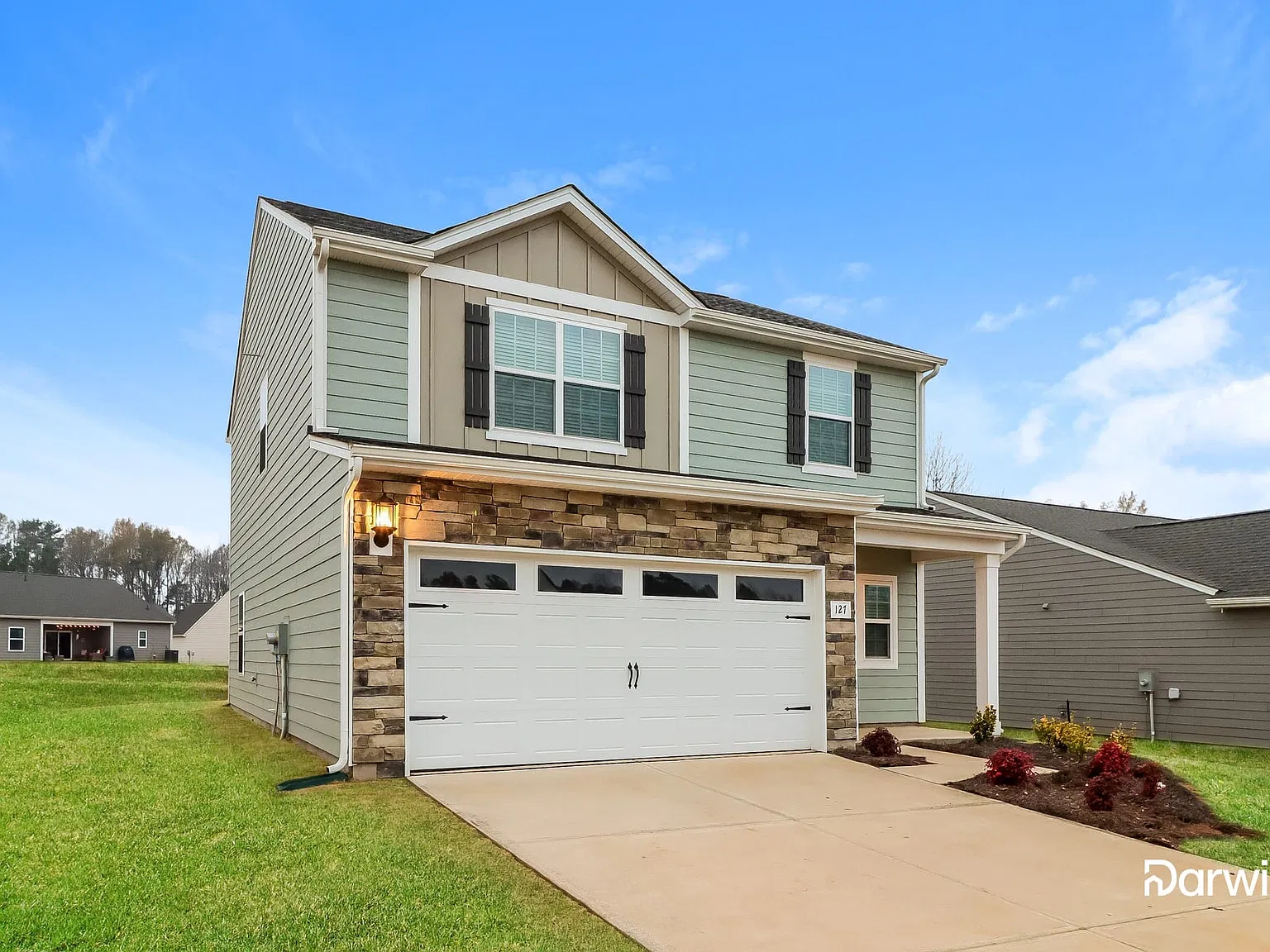 4 bed, 2.5 bath, 1800 sqft, $2,099 — Photo 2