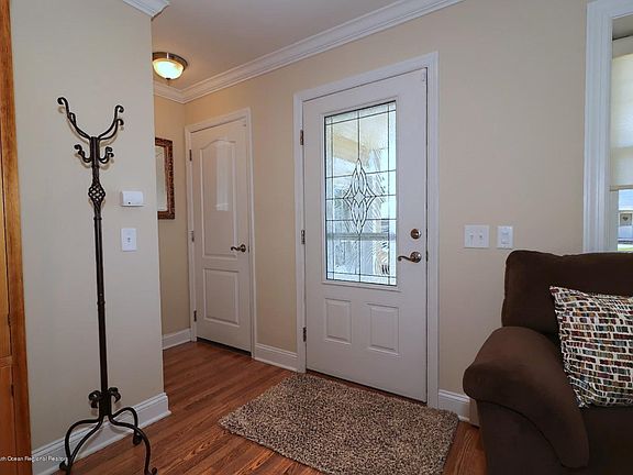 3rd image of 9 Chesterfield Ct