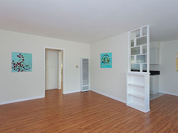 5th image of 374 E Badillo St