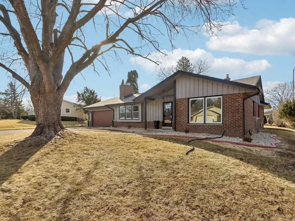 21825 Locksley LANE, Brookfield, WI 53045