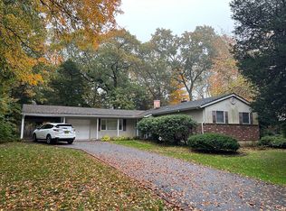 31 Gaymor Rd, Hauppauge, NY 11788