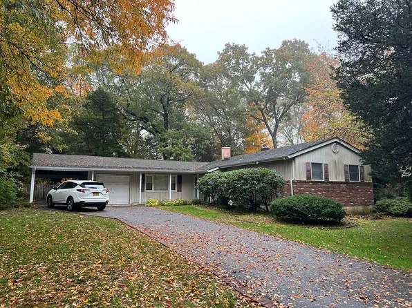 31 Gaymor Rd, Hauppauge, NY 11788