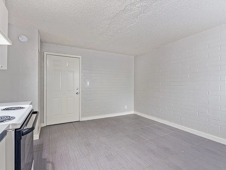901 E. Pierce St. — Photo 9