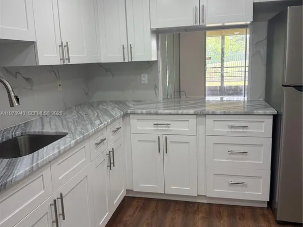 3490 Foxcroft Rd #B114, Hollywood, FL 33025