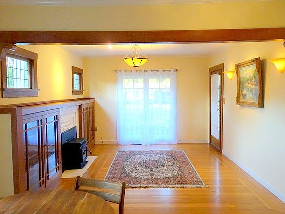 4th image of 211 Walnut St