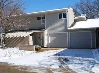 724 E Post Ct SE, Cedar Rapids, IA 52403