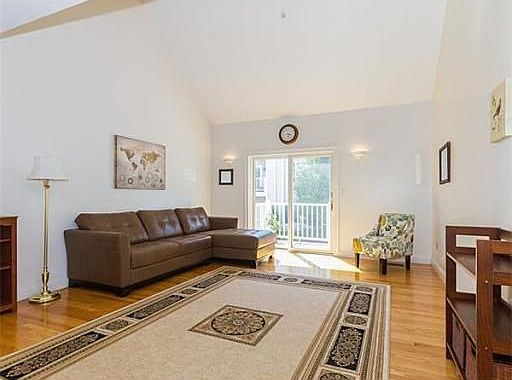 4th image of 7 Lenox St