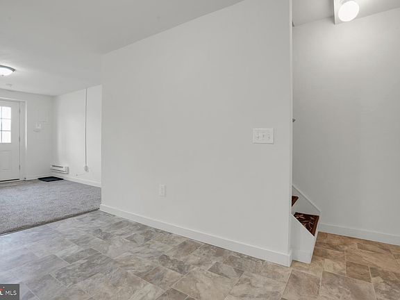 3rd image of 806 W Main St APT 4