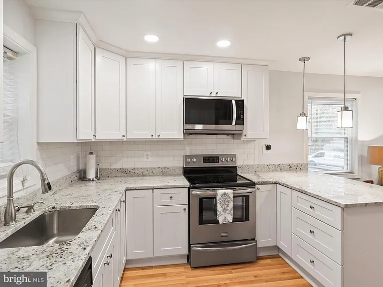 5883 Blaine Dr — Photo 3