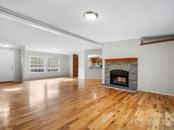 5499 Pembrooke Dr, Granite Falls, NC 28630