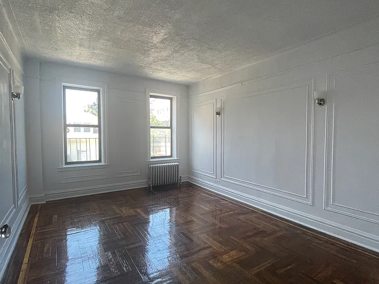 Perry Ave — Photo 1