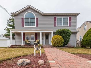 194 Stokes Ave, Freeport, NY 11520