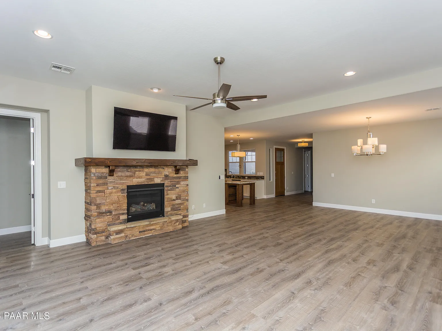 2 bed, 2.0 bath, 1945 sqft, $2,900 — Photo 4