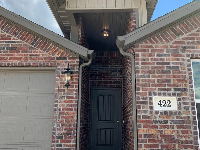 422 Red Robin St — Photo 3