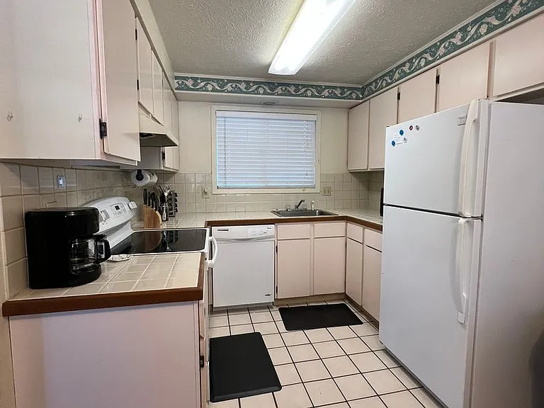 2121 N Eldorado Ave #3 — Photo 3
