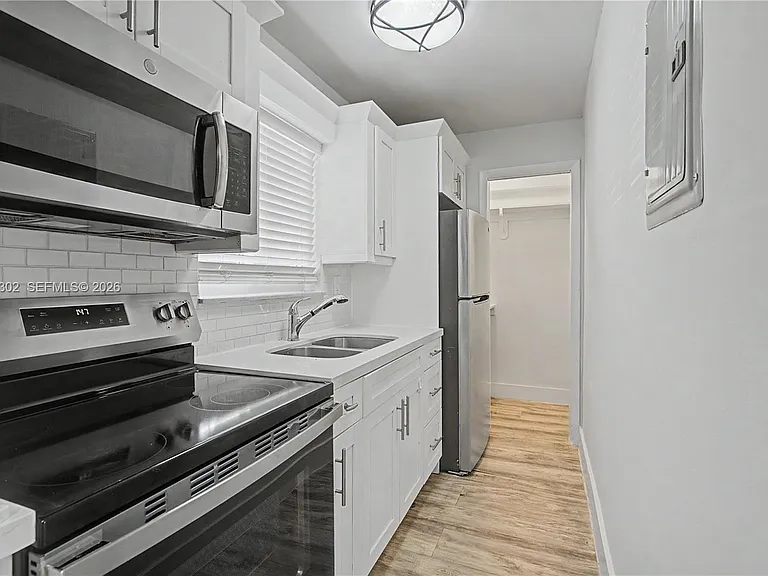 1245 SW 5th St #2 — Photo 2