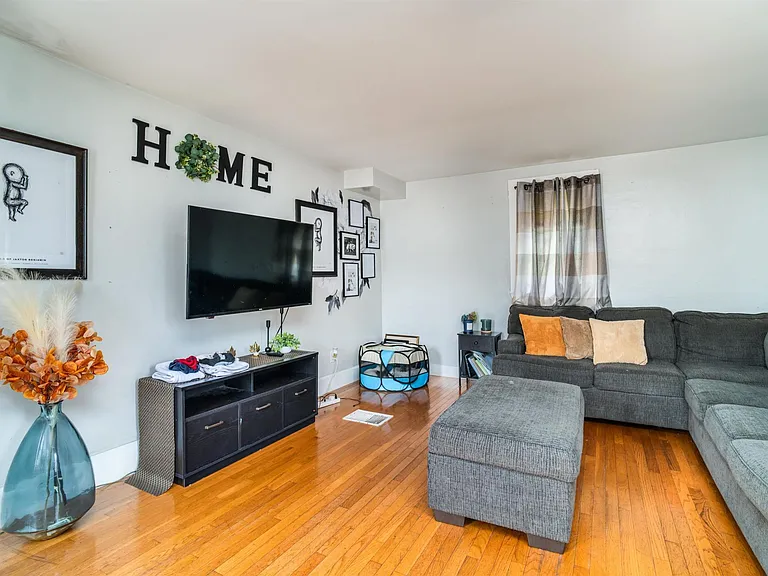 288 Main St #1 — Photo 5