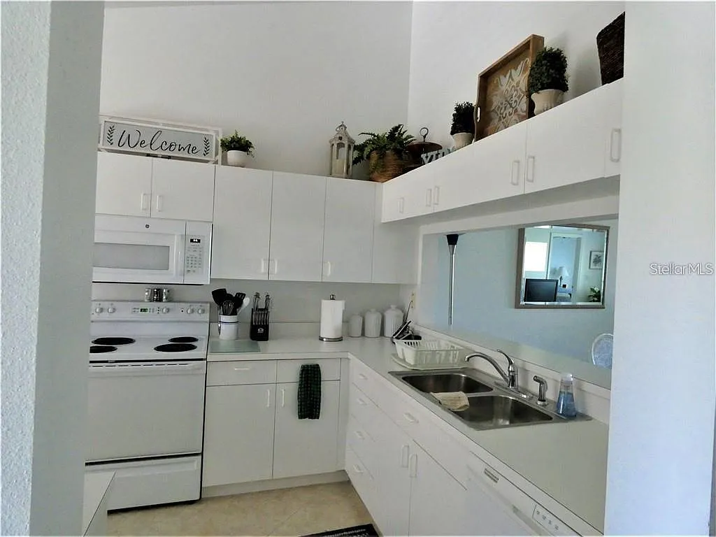2 bed, 2.0 bath, 1238 sqft, $5,500 — Photo 4