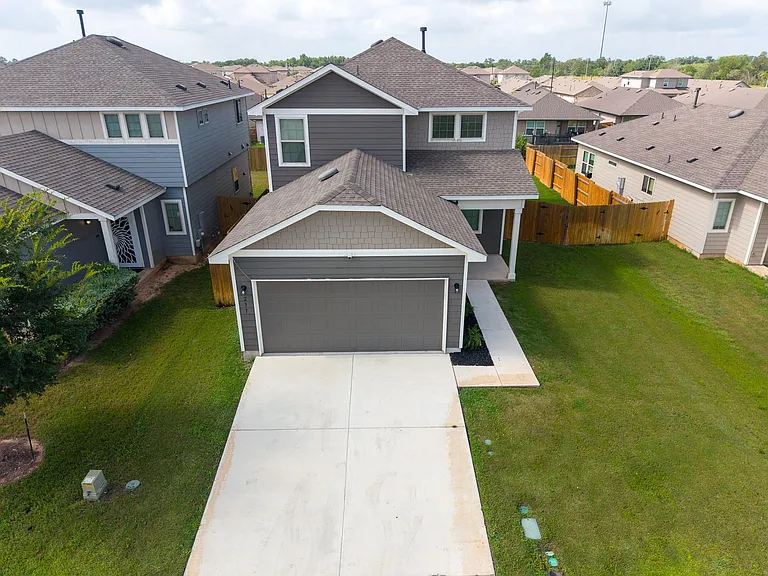 237 Driftwood Ln — Photo 2