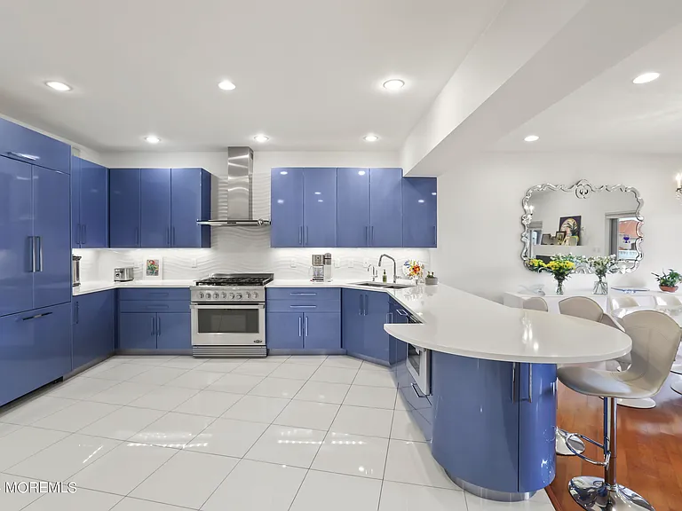 12 Riviera Dr — Photo 2