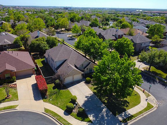 2nd image of 813 Bent Wood Pl