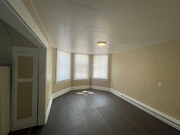 3rd image of 2208-2210 W Pacific Ave #8