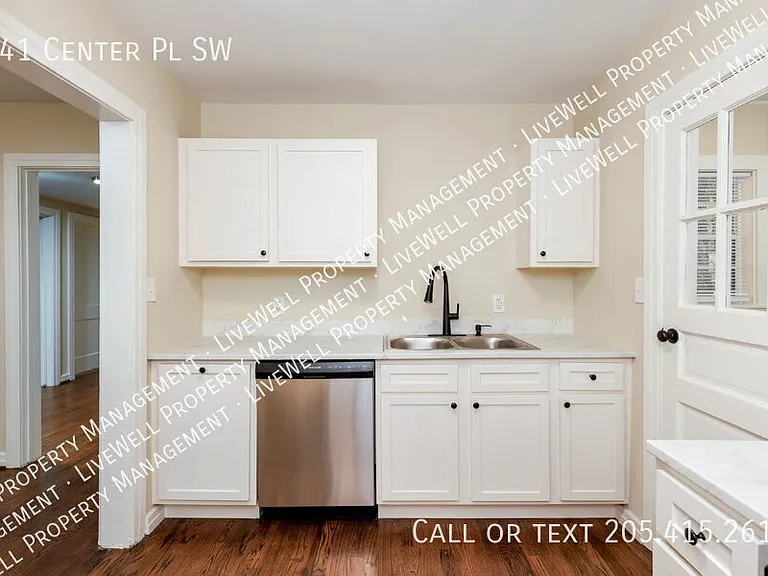 741 Center Pl SW — Photo 10