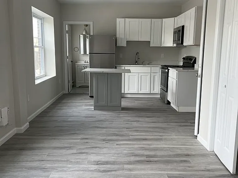 27 Main St #A — Photo 5