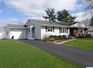 8 Michael Ct, Hudson, NY 12534