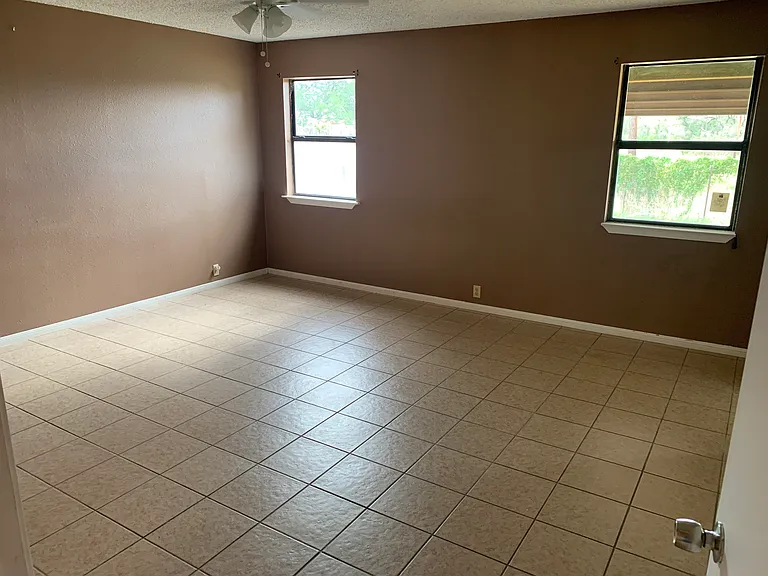 322 Texas Ave #B — Photo 5