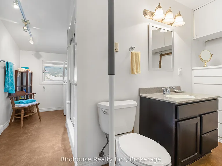 99 Riverside Dr — Photo 29