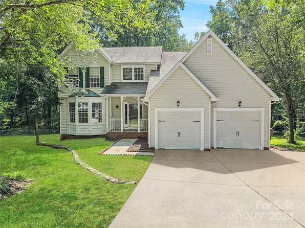 9800 White Cascade Dr, Charlotte, NC 28269