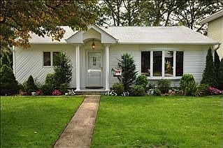 1st image of 220 Von Huenfeld St