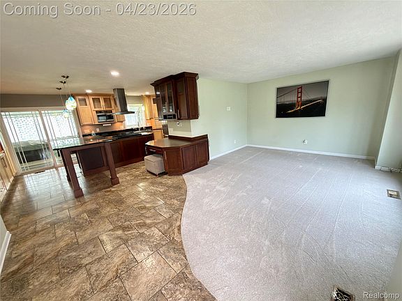 3rd image of 5934 Montebello Ave