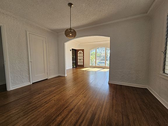 4th image of 623 N Vista St