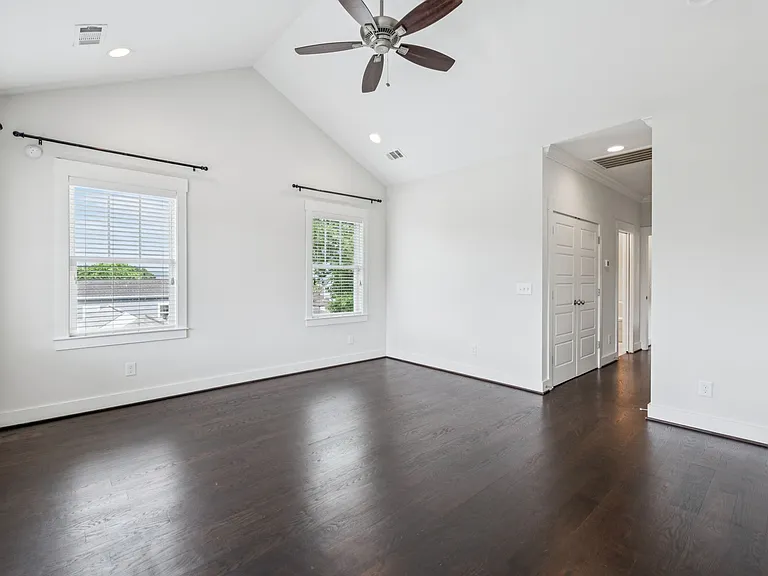4704B Michigan Ave — Photo 30