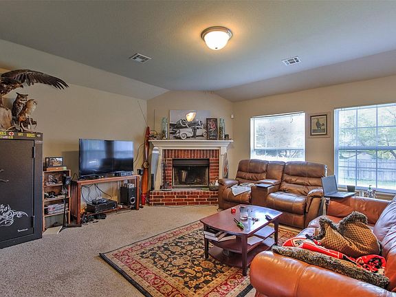 5th image of 3104 E Gillette St