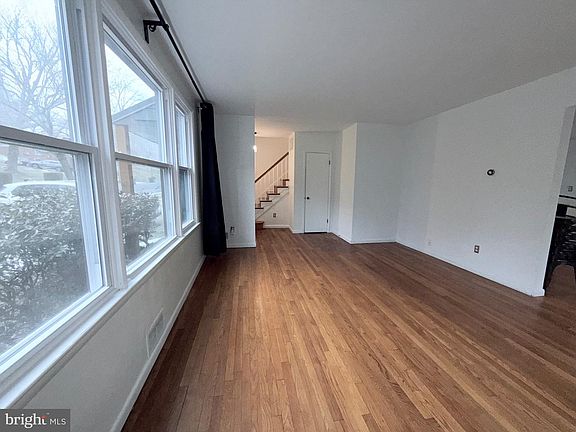 4th image of 3047 O St SE