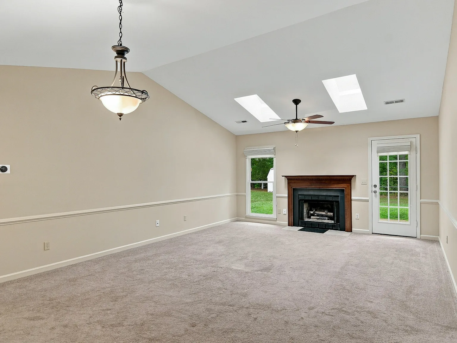 3 bed, 1331 sqft, $1,775 — Photo 4