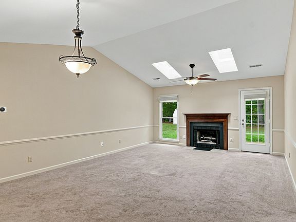 4th image of 3506 Park Hill Dr