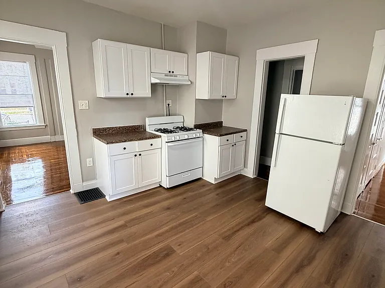 180 Gilbert Ave #A — Photo 5